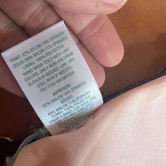 Kona Sol NWT Peak A Boo Band Tie Back Bikini Top Black Tropical Size S(4-6) - Picture 9 of 11